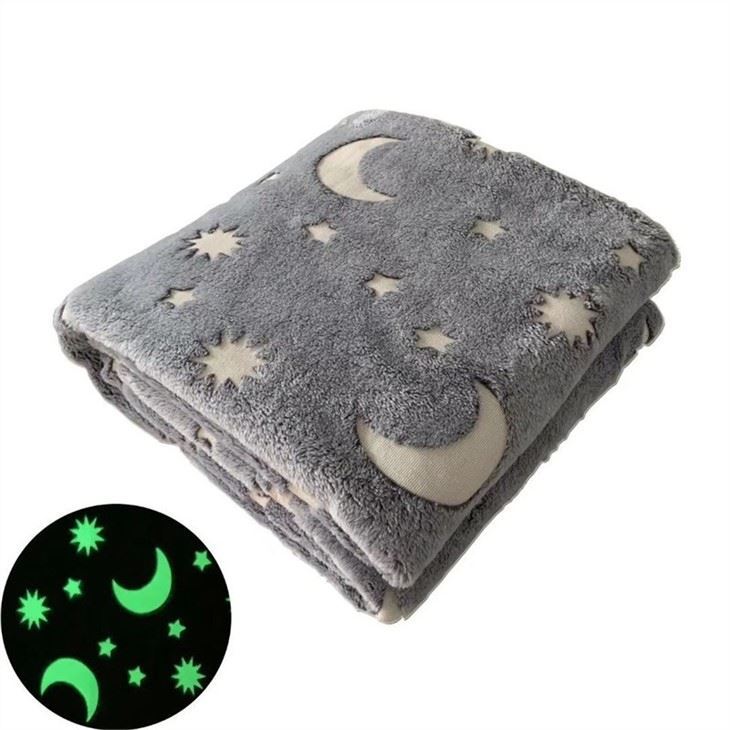 glow-in-the-dark-unicorn-blanket08437949863